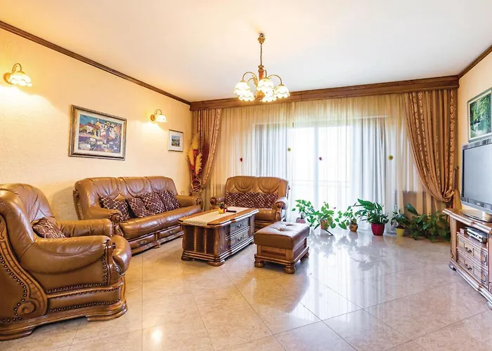 3 Bedroom Amazing In Dom wakacyjny Jurdani