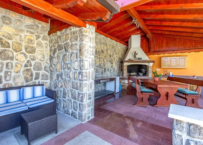 Dom wakacyjny 3 Bedroom Amazing In Jurdani