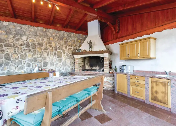 Dom wakacyjny 3 Bedroom Amazing In Jurdani