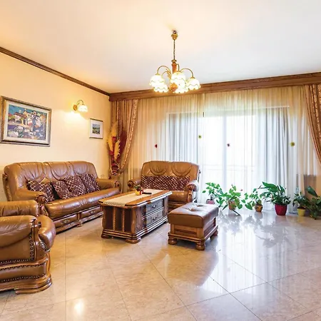 3 Bedroom Amazing In Σπίτι διακοπών Jurdani