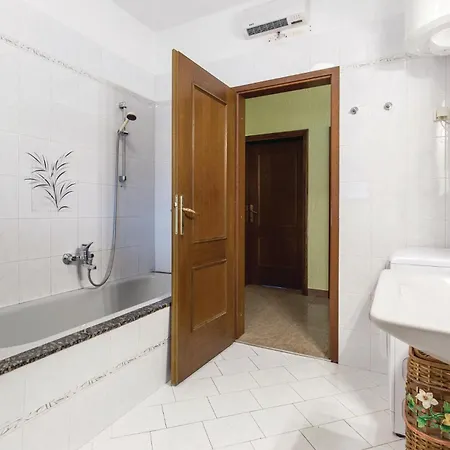 Holiday home Amazing In With Kitchen