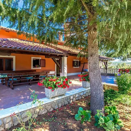 3 Bedroom Amazing In Σπίτι διακοπών Jurdani