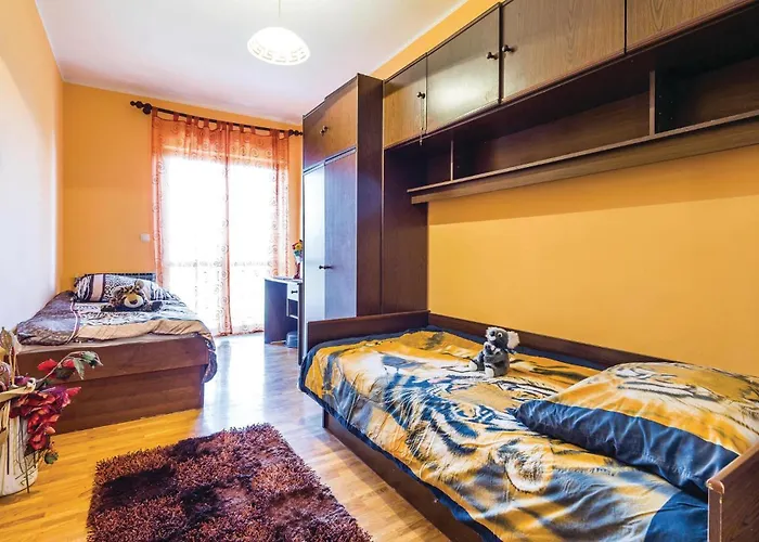 3 Bedroom Amazing In Casa vacanze Jurdani