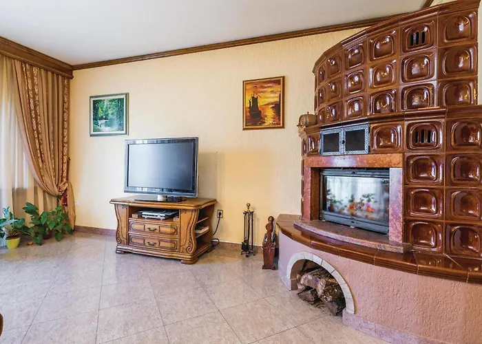 3 Bedroom Amazing In Casa vacanze Jurdani